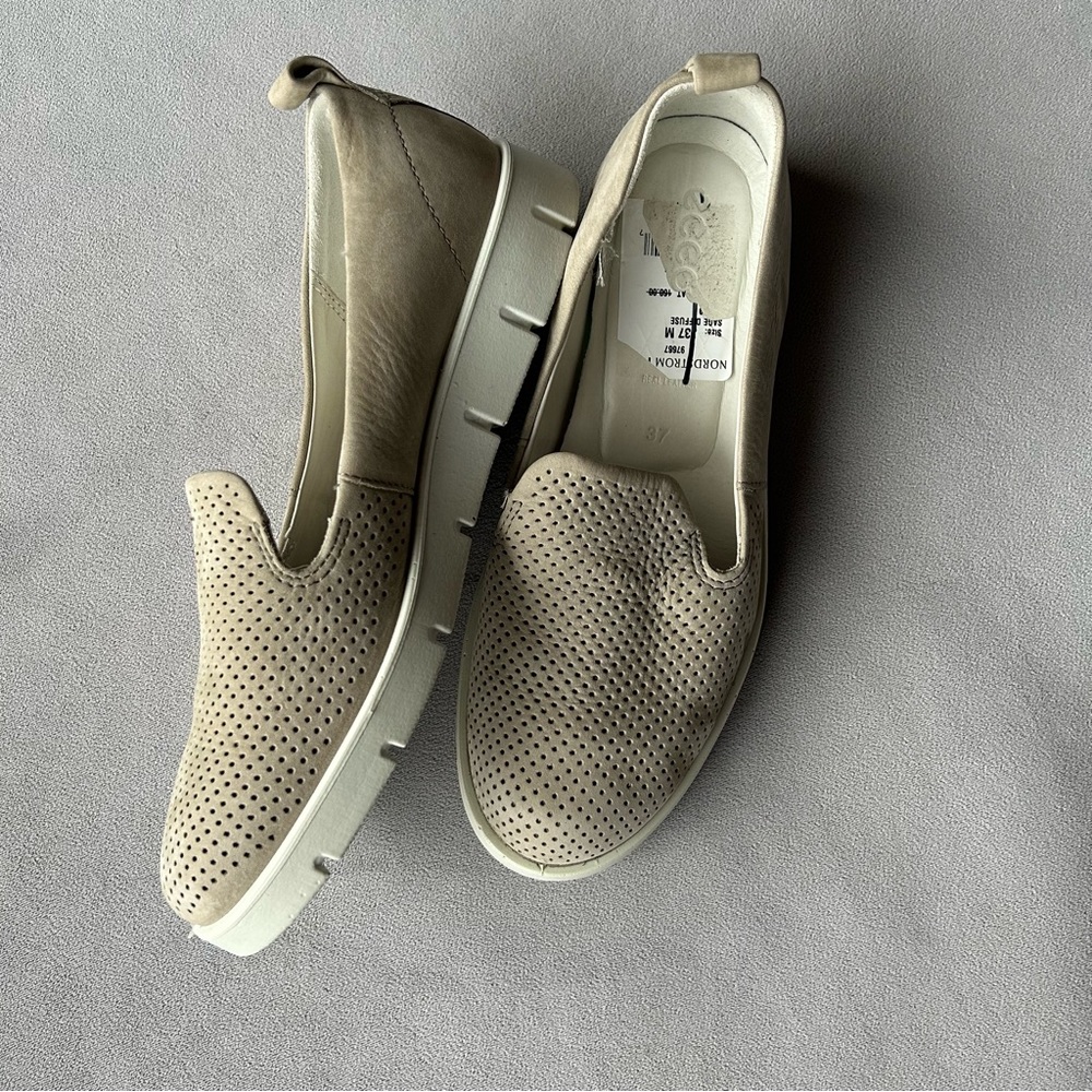 Ecco ~ Bella Slip On Loafer ~ Euro Size 37